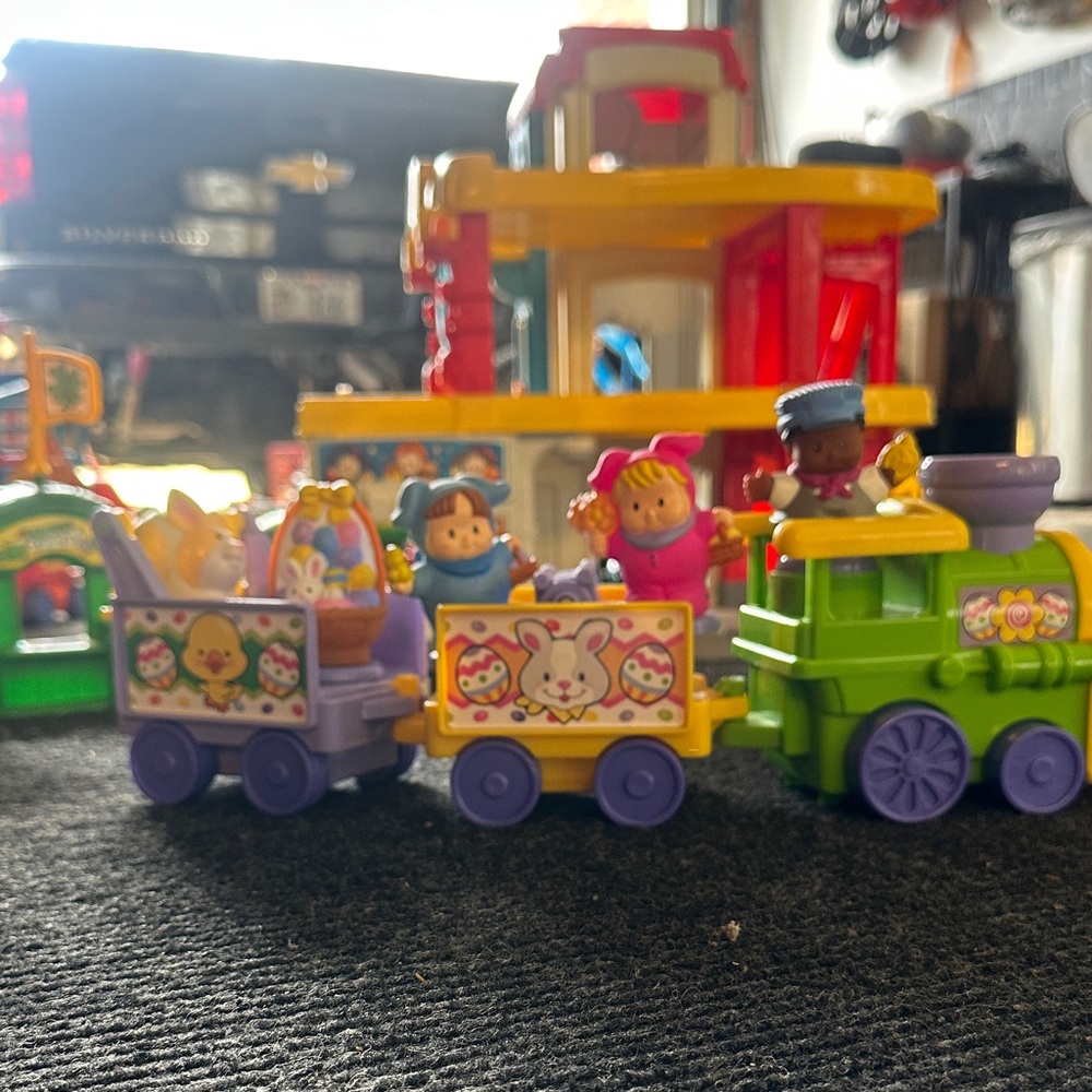 2001/2002 Mattel. Easter Train Set. Fisher Price Little People